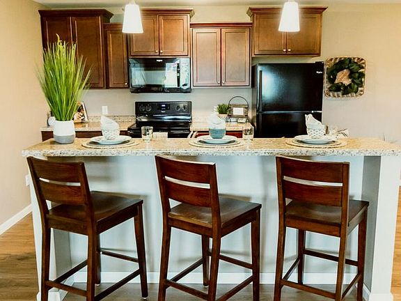 4th image of 320 Allan Ave #216