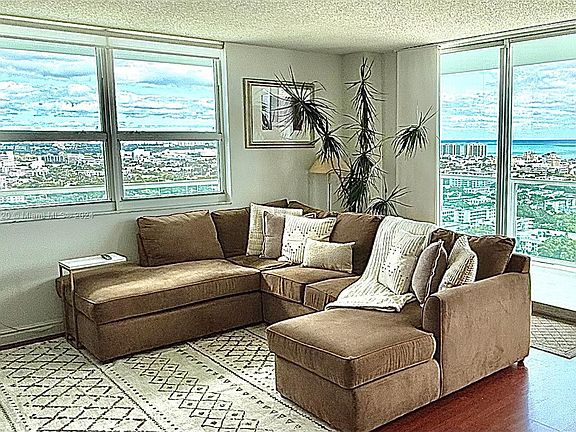 5th image of 650 West Ave APT 2712