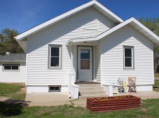 73 Dry Creek Rd, Glendive, MT 59330