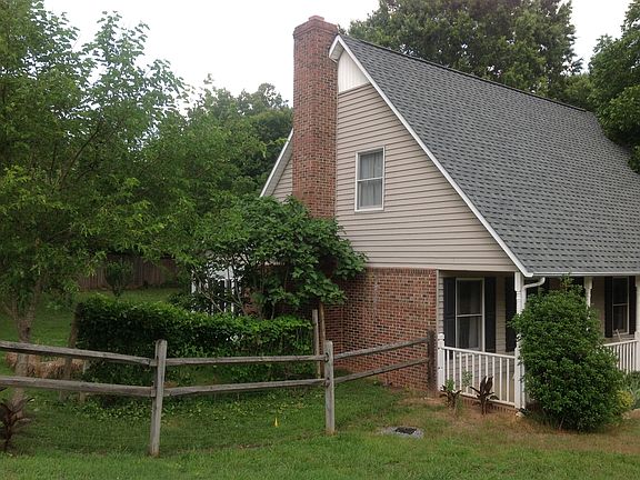3rd image of 205 Dover Drive