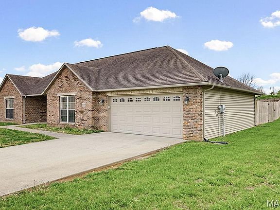 3rd image of 330 Briar Crest Dr