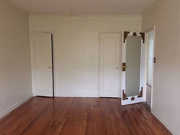 3rd image of 721 E 93rd St Room 2