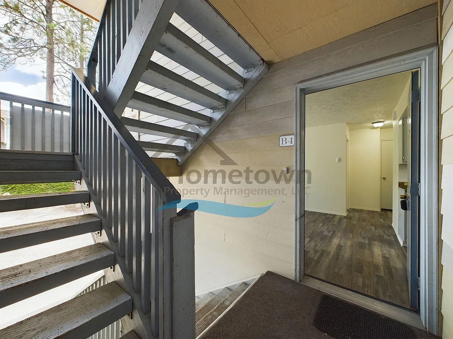 1205 W Emma Ave — Photo 2