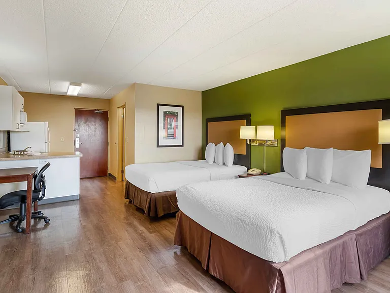 Studio Suite - 2 Full Beds