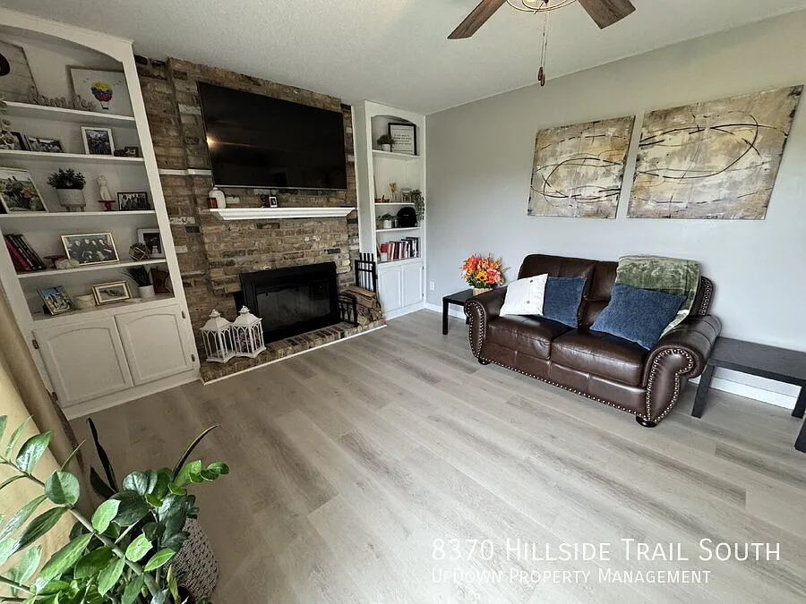 "Experience Elegant Living: 4-Bed Home with Granite Touches & Cozy Fireplace in Cottage Grove!" — Photo 2