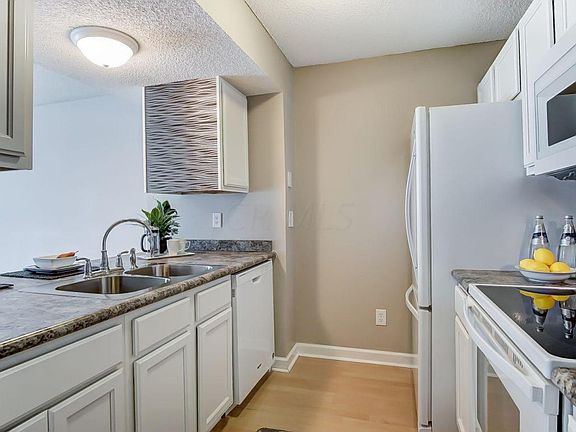 2nd image of 2554 Gardenia Dr