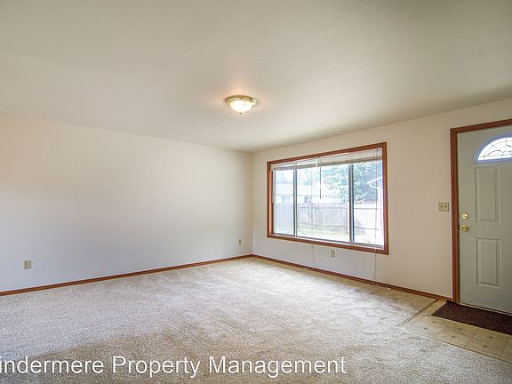 4th image of 15623 Admiralty Way #B