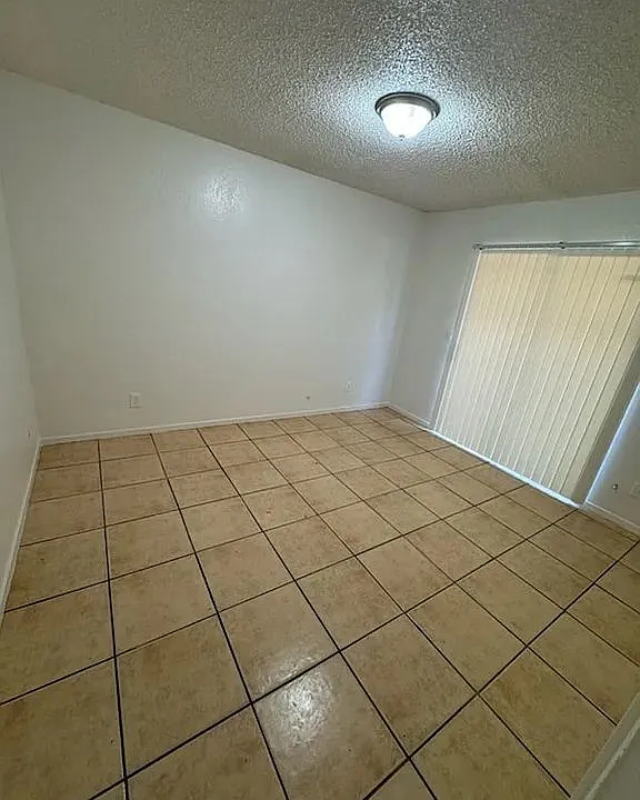 2553 Glen Ave