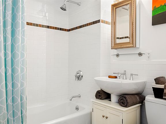 2nd image of 189 Avenue C APT 2C