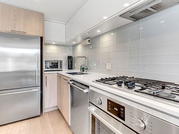 4th image of 680 Seylynn Cres #607