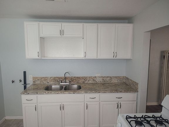 4th image of 1405 Yosemite Dr #1405