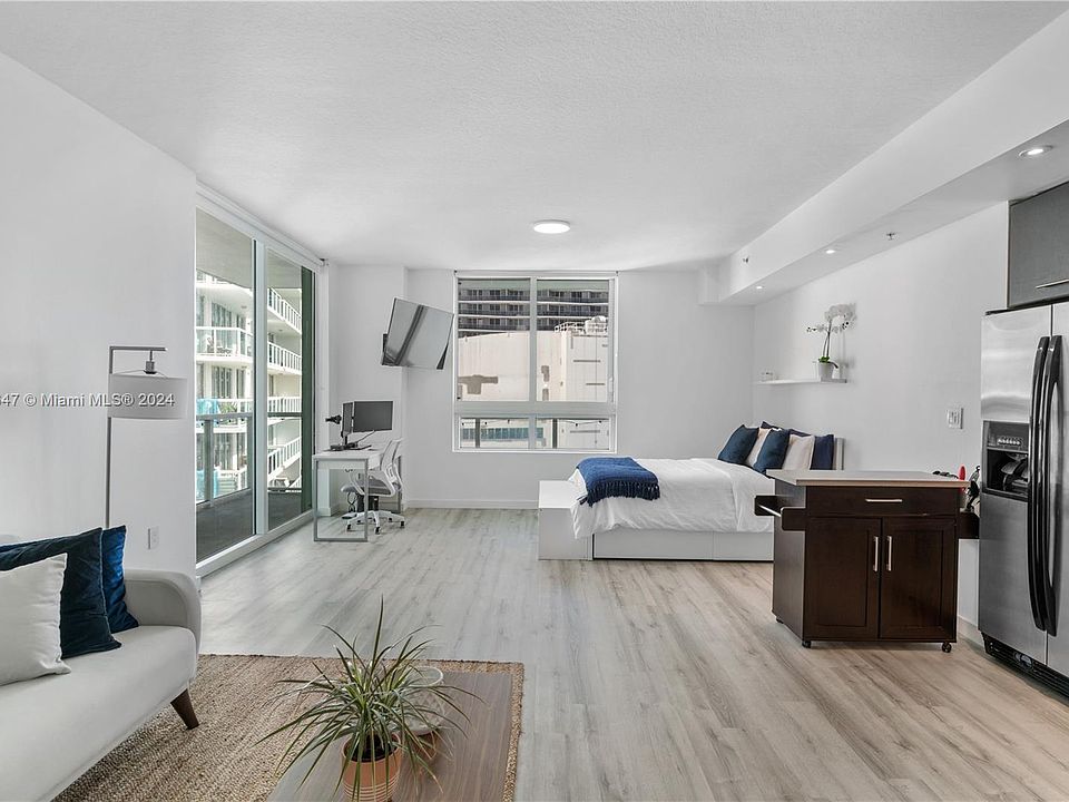 1st image of 1900 N Bayshore Dr APT 3405