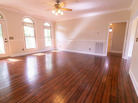 4th image of 343 Huntington Dr