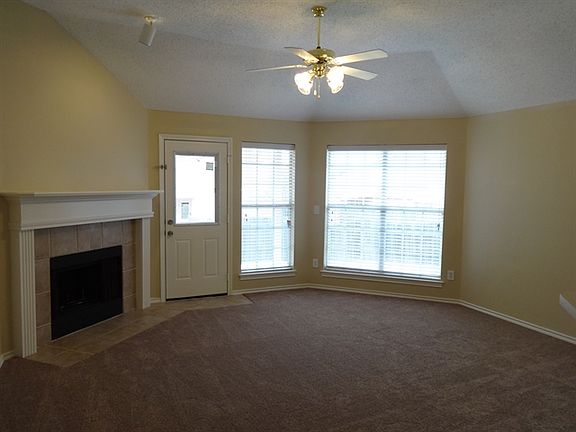 3rd image of 412 Ivan Dr