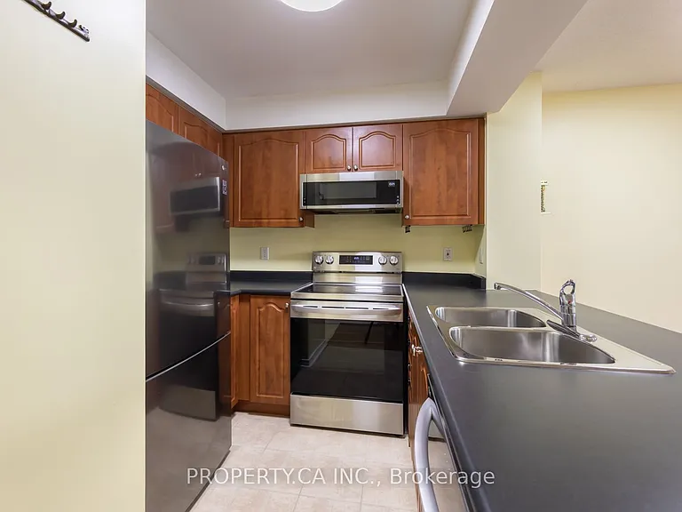 330 Red Maple Rd #214 — Photo 3