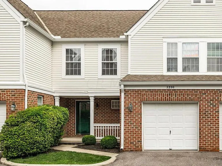 5390 Crossing Ln #5390 — Photo 2