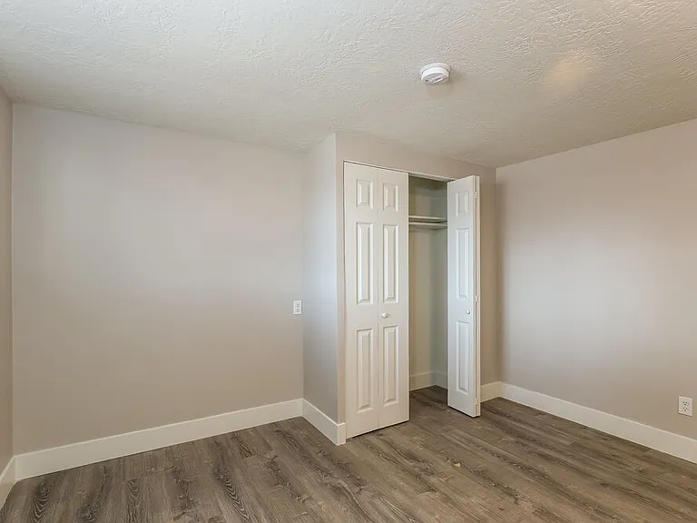 6873 S 3235 W — Photo 18