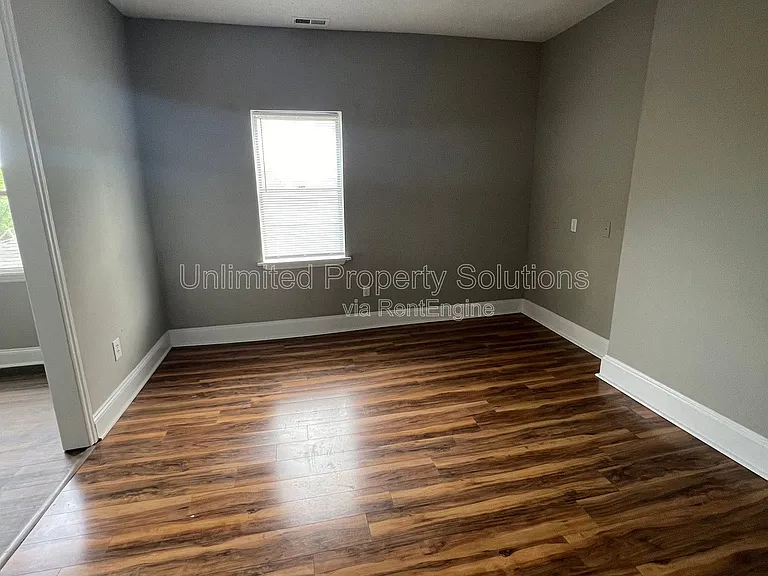 214 S 13th St #B — Photo 8