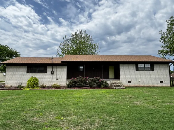 307 N 5th St, Ozark, AR 72949