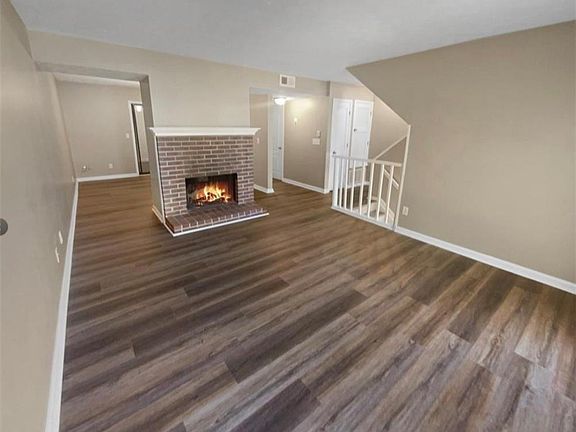 3rd image of 688 Stratford Grn