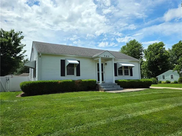 703 W 29th St, Higginsville, MO 64037
