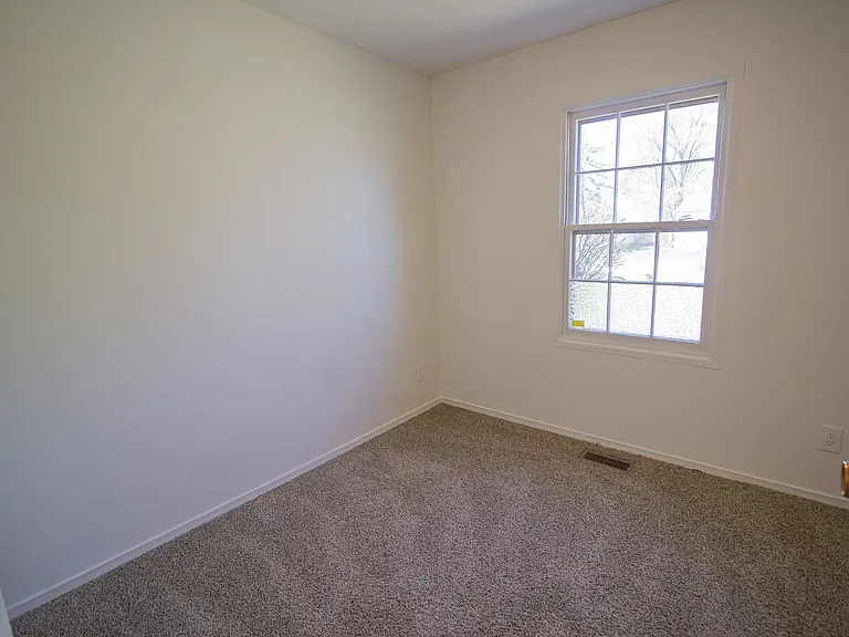 31 Mildred Ln — Photo 6