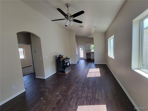 3rd image of 2860 E Leroy Avenue