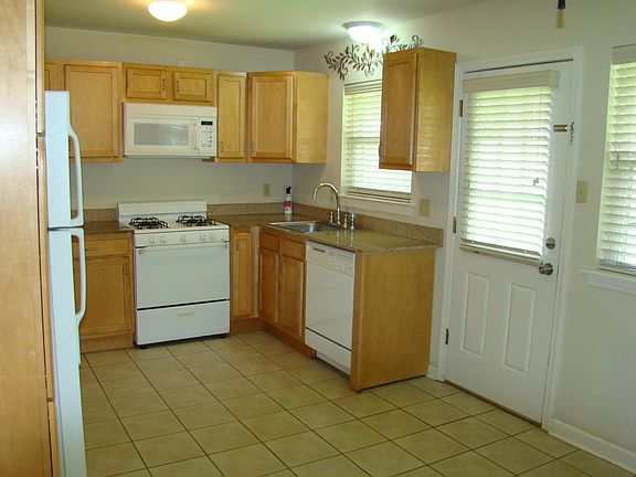 4th image of 4208 Tartan Dr