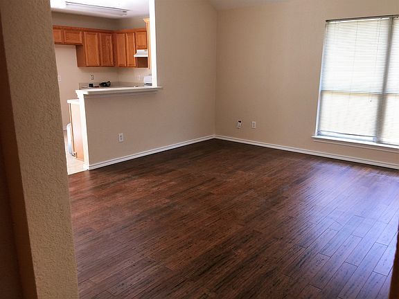 4th image of 222 Saddleback Springs Dr