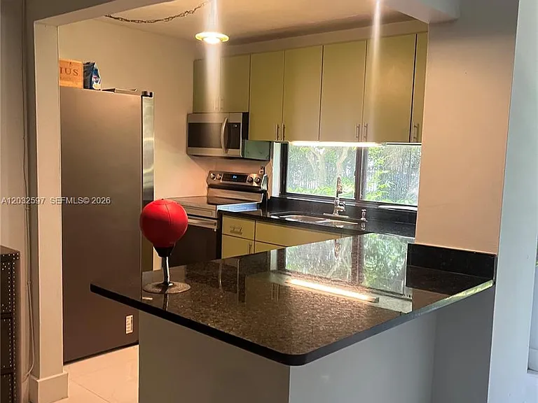 17021 N Bay Rd #103 — Photo 7