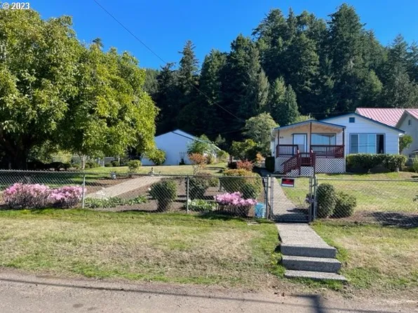 0 2nd St, Gardiner, OR 97441