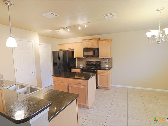 5th image of 425 Emerald Ridge Dr