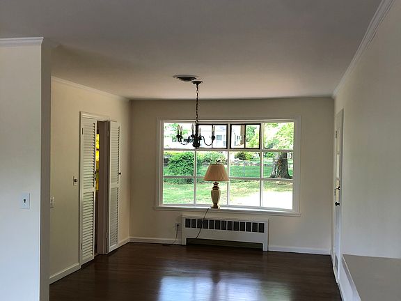 3rd image of 85 Phelps Ave