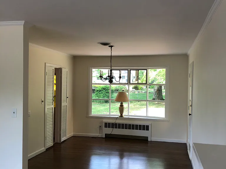 85 Phelps Ave — Photo 3