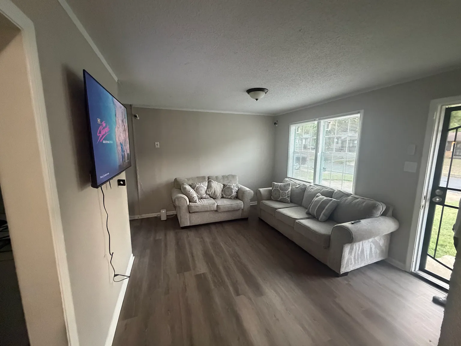 3 bed, 854 sqft, $800 — Photo 2