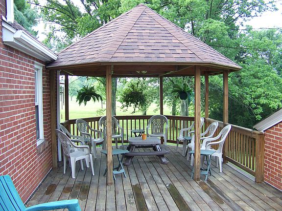 Gazebo w/fan and lights