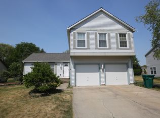 506 Crown Point Dr, Buffalo Grove, IL 60089