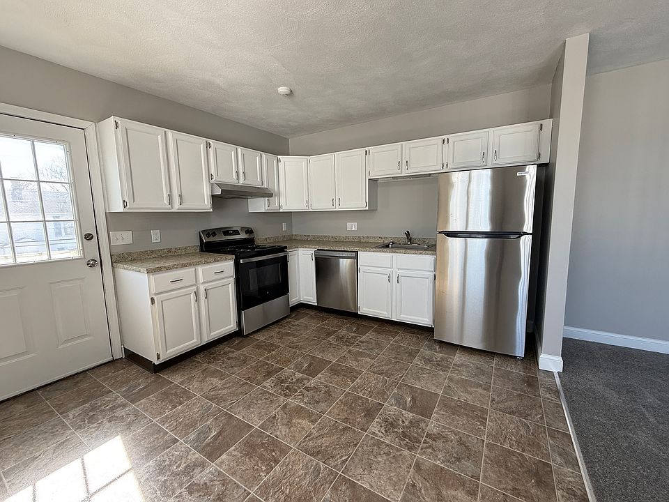 1st image of 75 Elm St APT 3