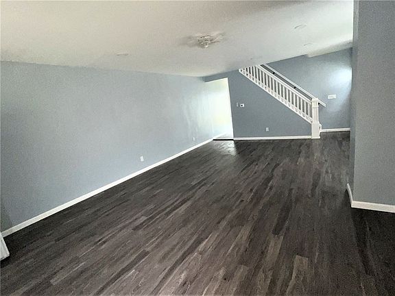 4th image of 512 Melrose Ave