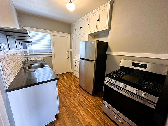 4th image of 232 Gaviota Ave