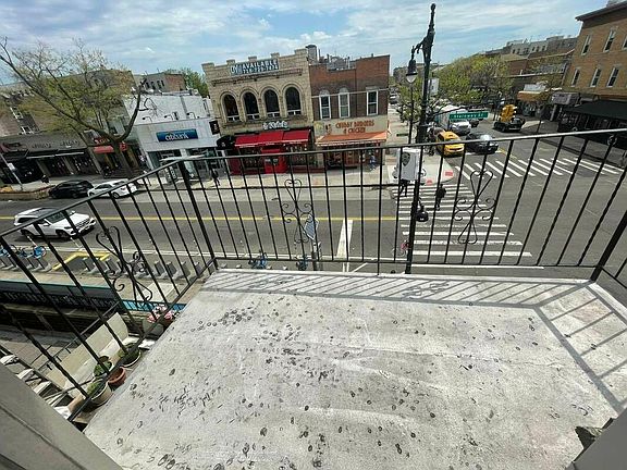 2nd image of 25-98 Steinway St #3FF