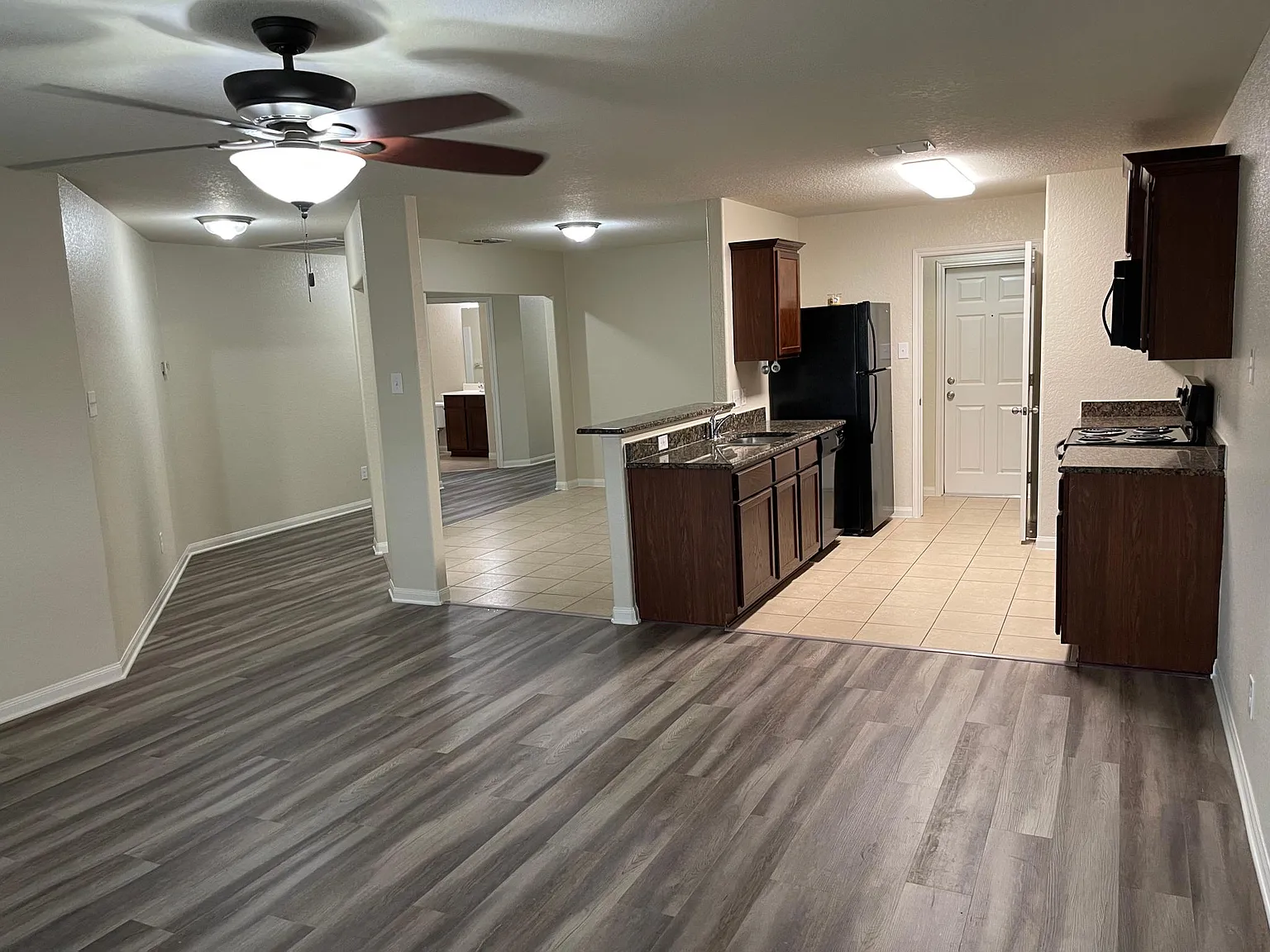 3 bed, 1404 sqft, $1,700 — Photo 2