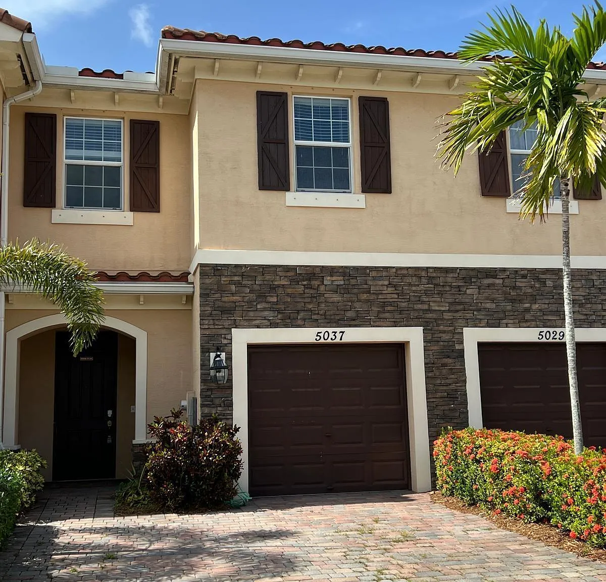 3 bed, 2.5 bath, 1673 sqft, $2,700 — Photo 1