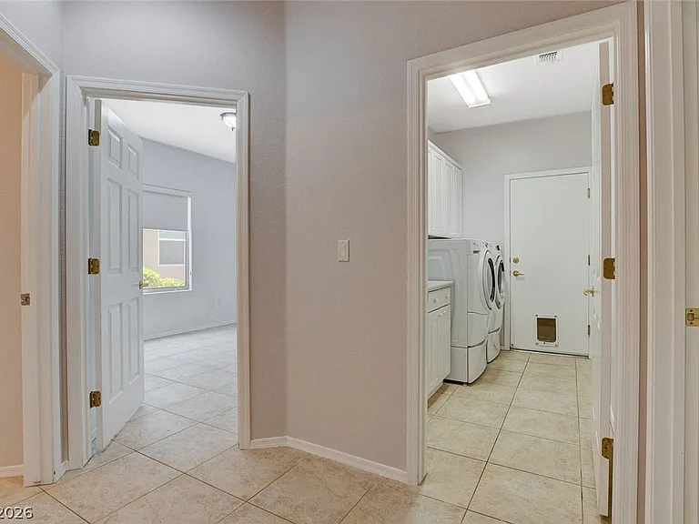 2521 Evansville Ave — Photo 27