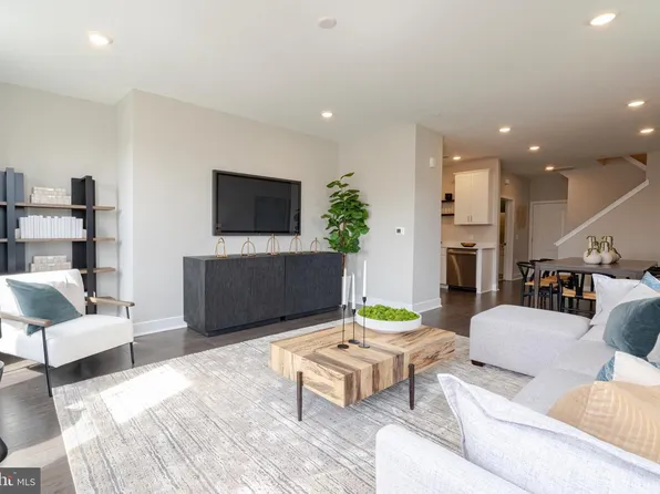 132 Leona Stewart Ln, Pennington, NJ 08534