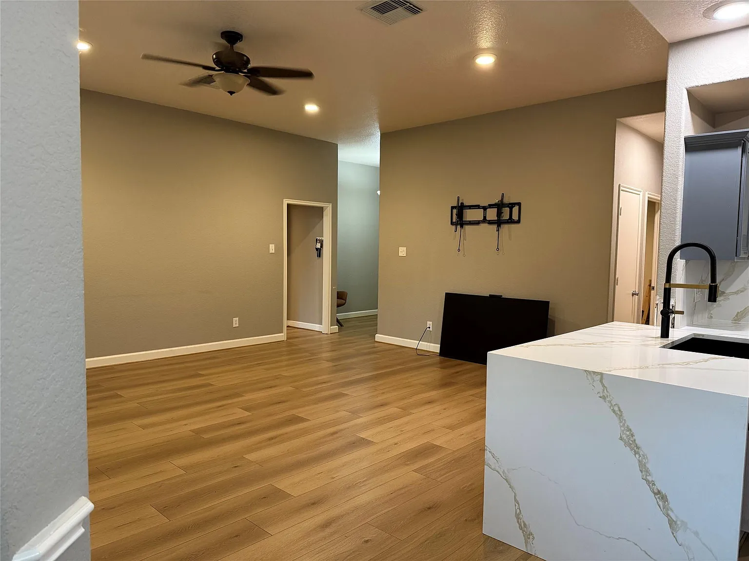 3 bed, 2.0 bath, 1455 sqft, $2,500 — Photo 3
