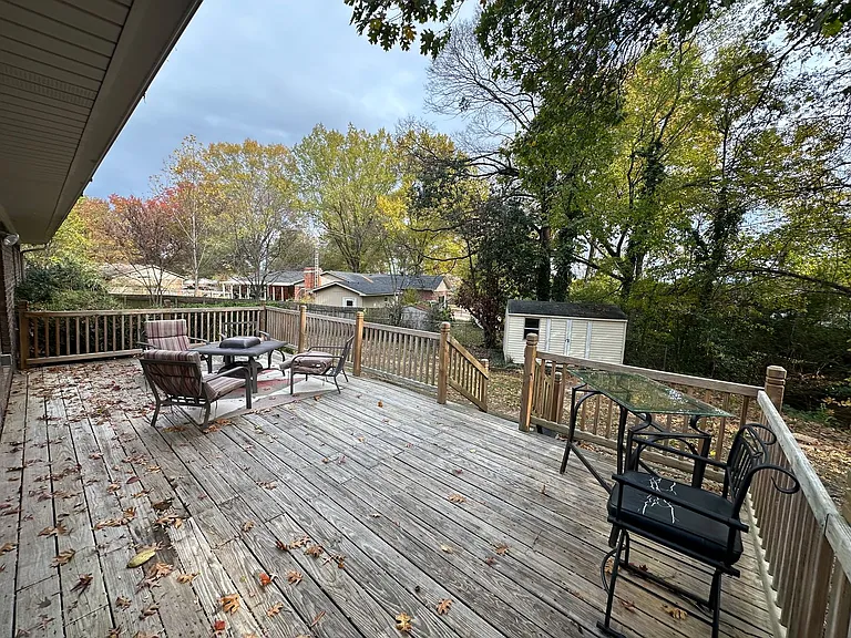 809 Knights Ct — Photo 2