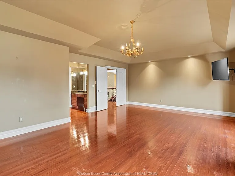 1585 Stoneybrook Cres — Photo 26