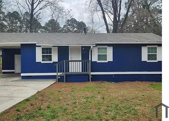 1021 Stonewall Dr SE — Photo 1