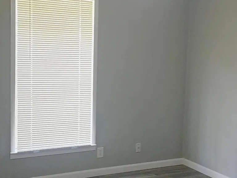 407 E Homan Ave — Photo 5